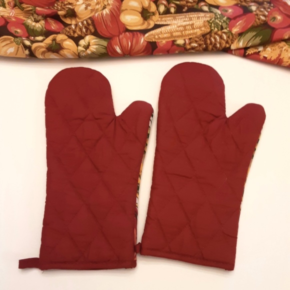 BH&G Fall Vegetable Harvest Thanksgiving Tablecloth & Oven Mitts - Picture 7 of 8